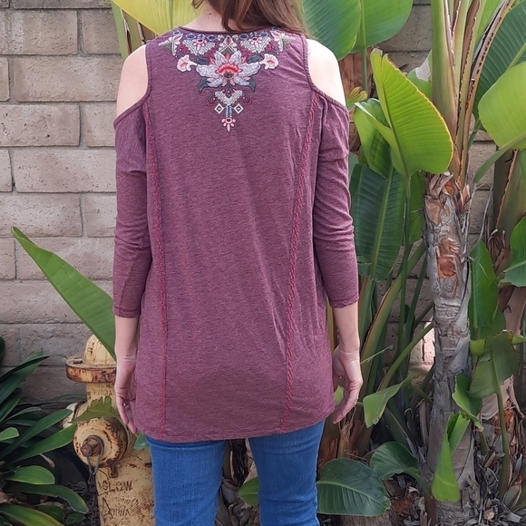 Johnny Was cold shoulder embroidered v neck top - Picture 2 of 9